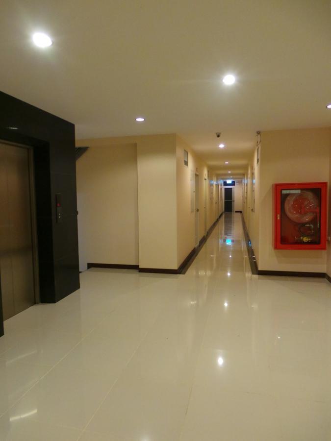 The Icon Service Apartment Si Maha Phot Exterior foto
