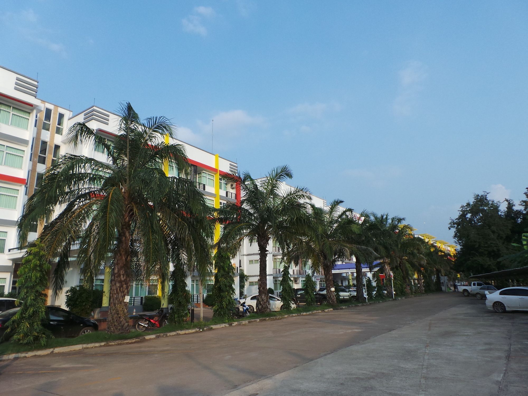 The Icon Service Apartment Si Maha Phot Exterior foto
